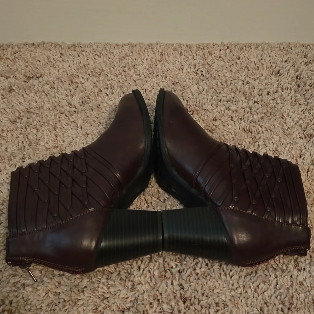 Women's Avenue Burgundy Cloudwalkers Ankle Boots Size 8.5W (0718)